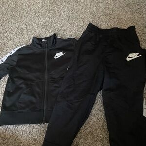 White and black 2 piece Nike fit set for boys